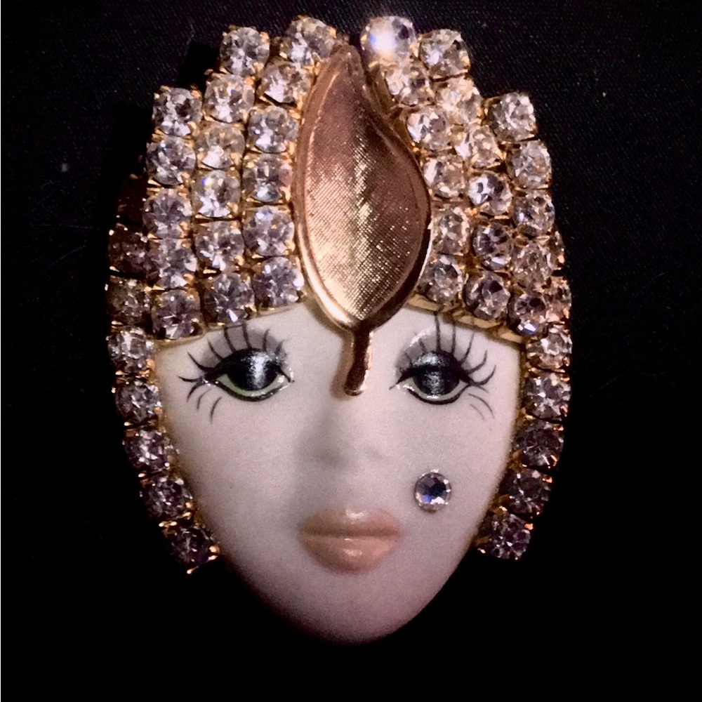 Elegant Vintage Morningstar Crystal Brooch - Picture 3 of 10